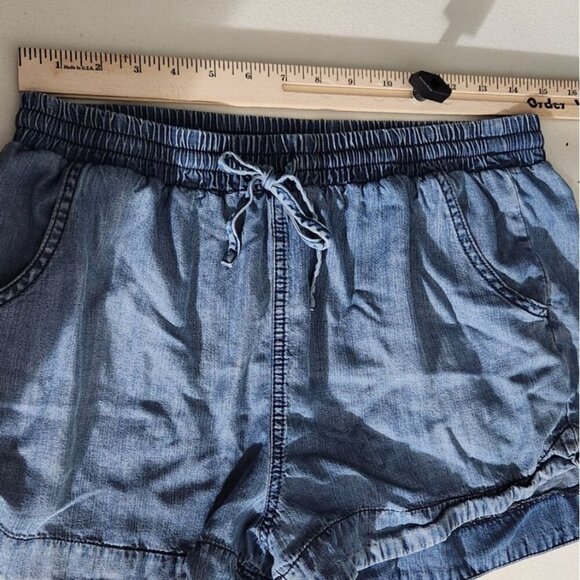 Universal Thread Shorts Womens M blue Chambray Denim Casual - Picture 3 of 9